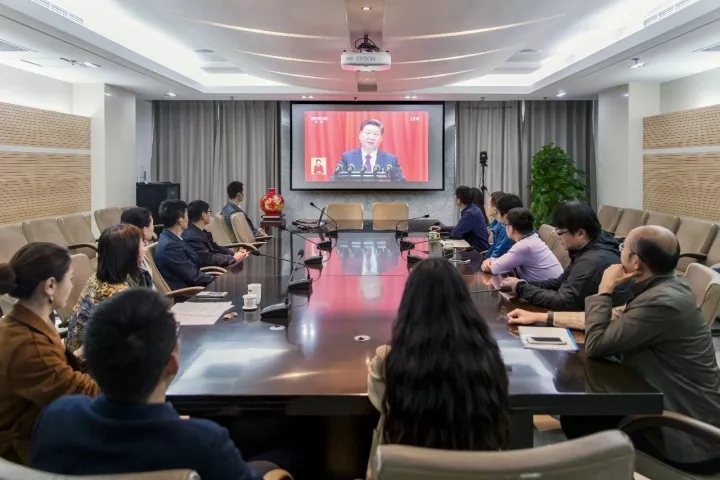 集團干部員工喜迎十九大：令人鼓舞，催人奮進